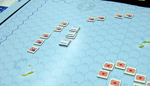 初日、日本軍は米艦隊を発見。夜になる直前の攻撃だからと言って、空母の位置が露呈するのを覚悟で攻撃隊を出撃。